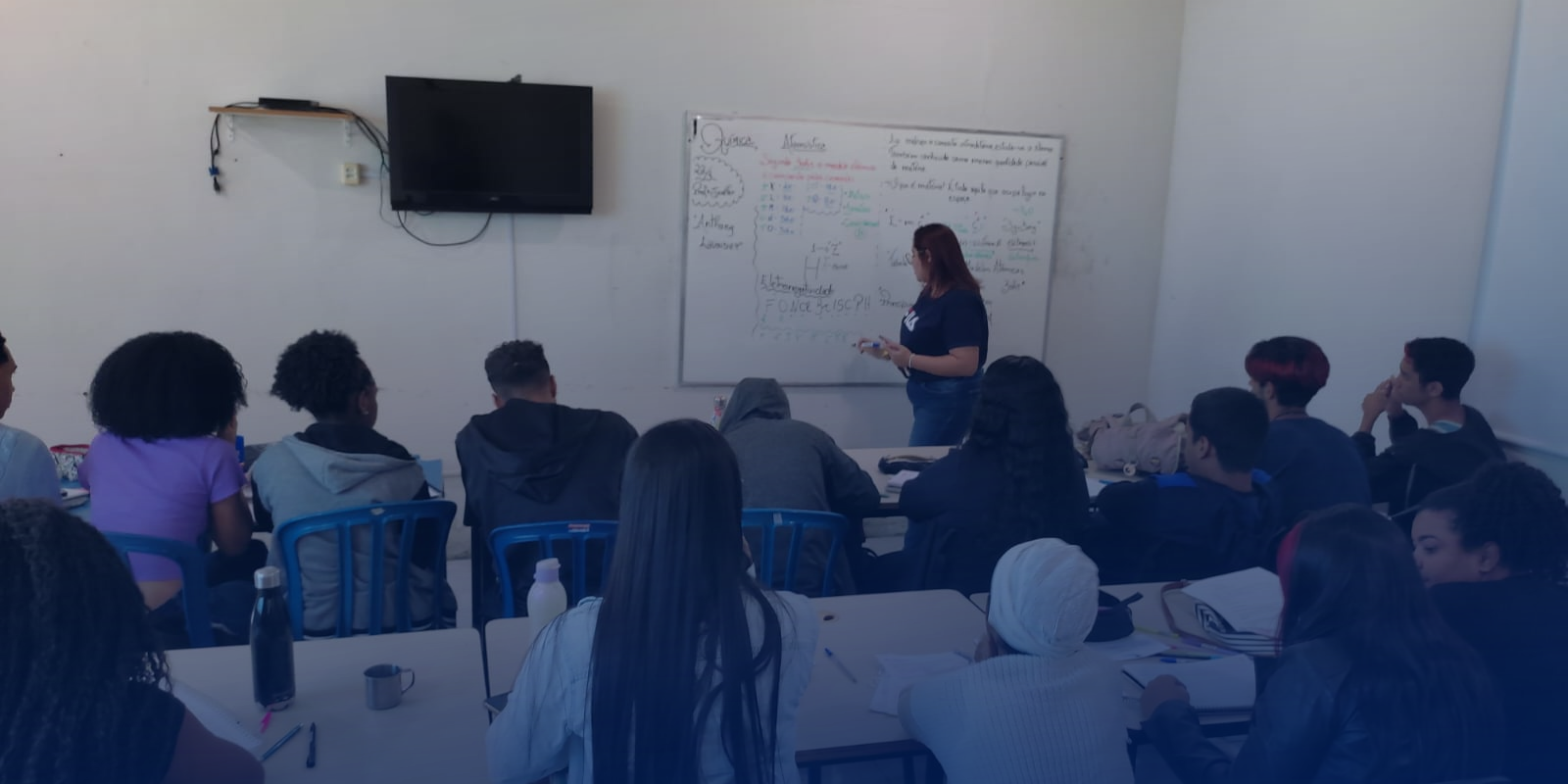 Alunos e voluntários do Projeto Amor em Educar